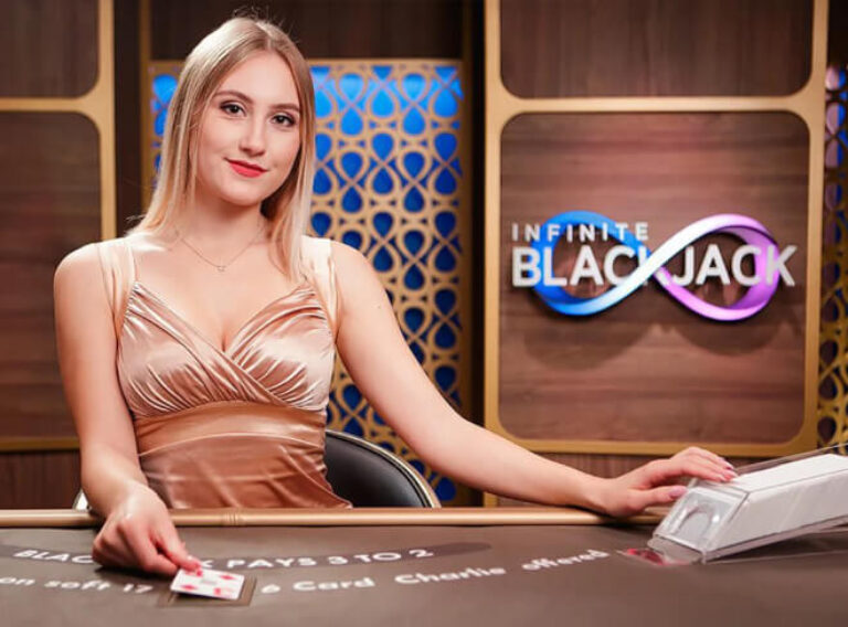 screesnhot of Infinite Blackjack by Evolution game